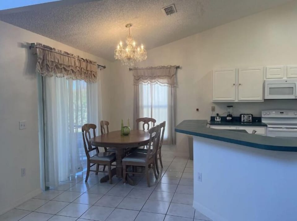 House | In-room dining