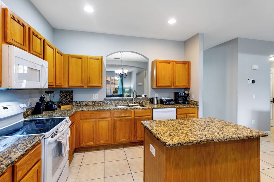 House | Private kitchen | Full-size fridge, microwave, oven, stovetop