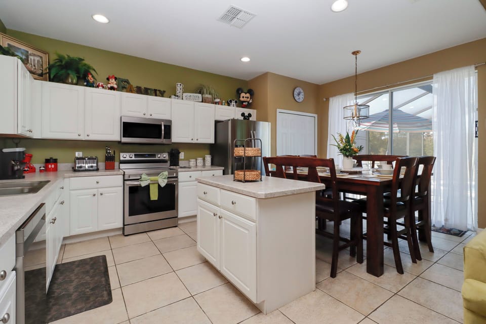 House | Private kitchen | Full-size fridge, microwave, oven, stovetop