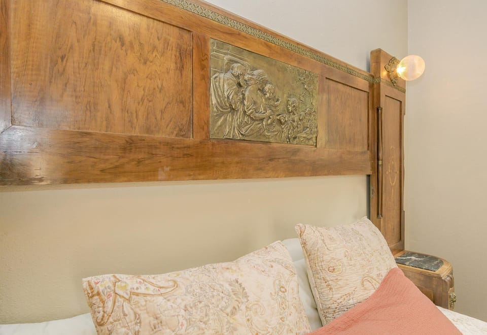 King_Bed_Detail
