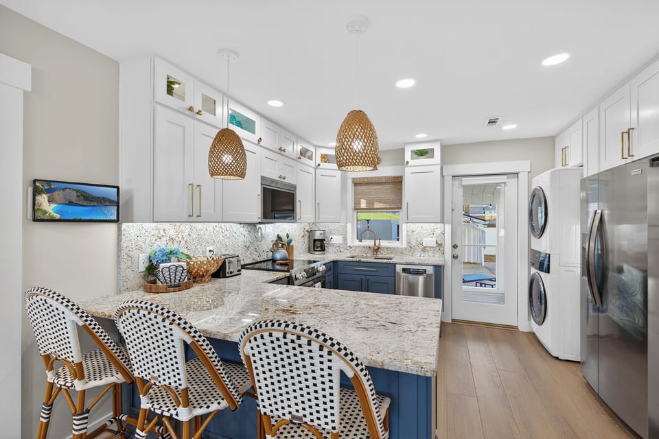  Peninsula/breakfast bar, kitchen