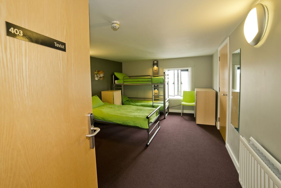 3 Bed Private Room Ensuite including Double Bed | Bed sheets, wheelchair access