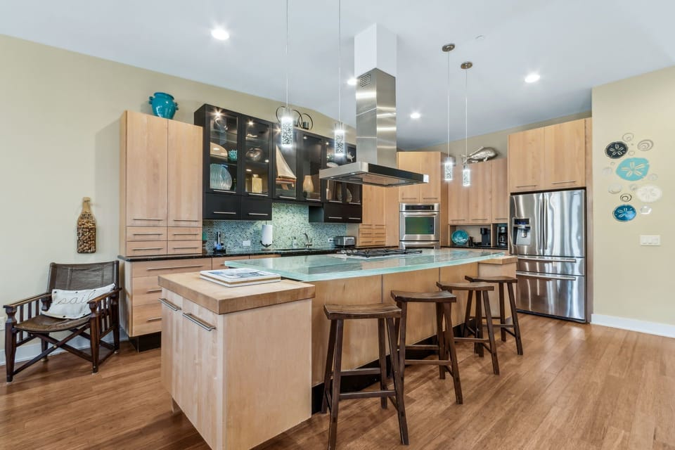 Kitchen has Gas Range and Double Ovens