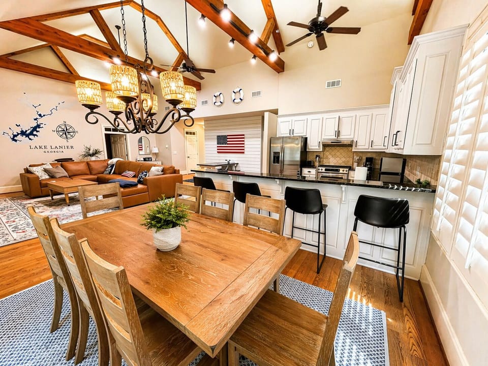 Enjoy a family meal together! Plenty of seating for the entire group!