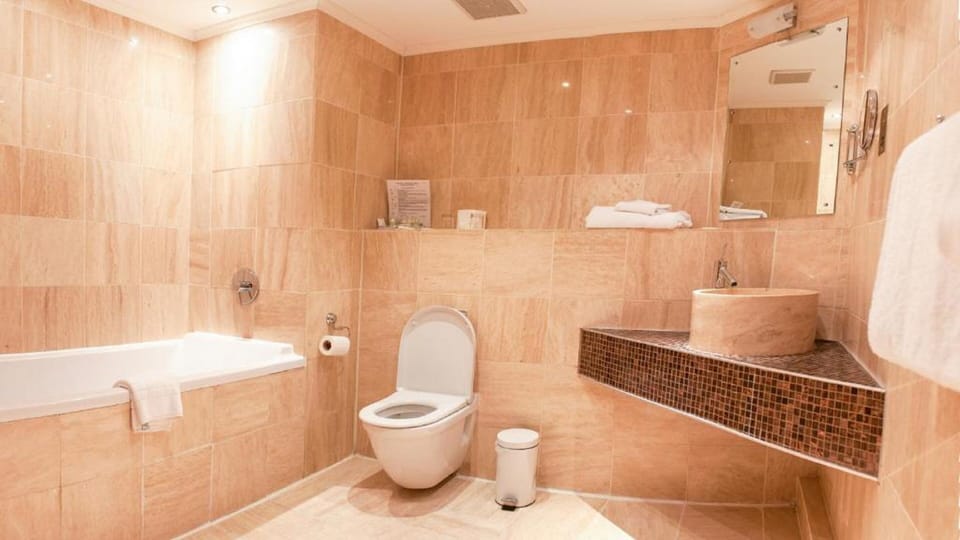 King Suite with Hot tub | Bathroom | Hair dryer, towels
