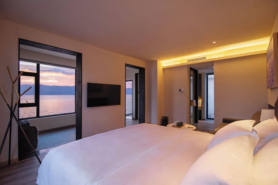 Deluxe Double Room | Down comforters, laptop workspace, blackout drapes