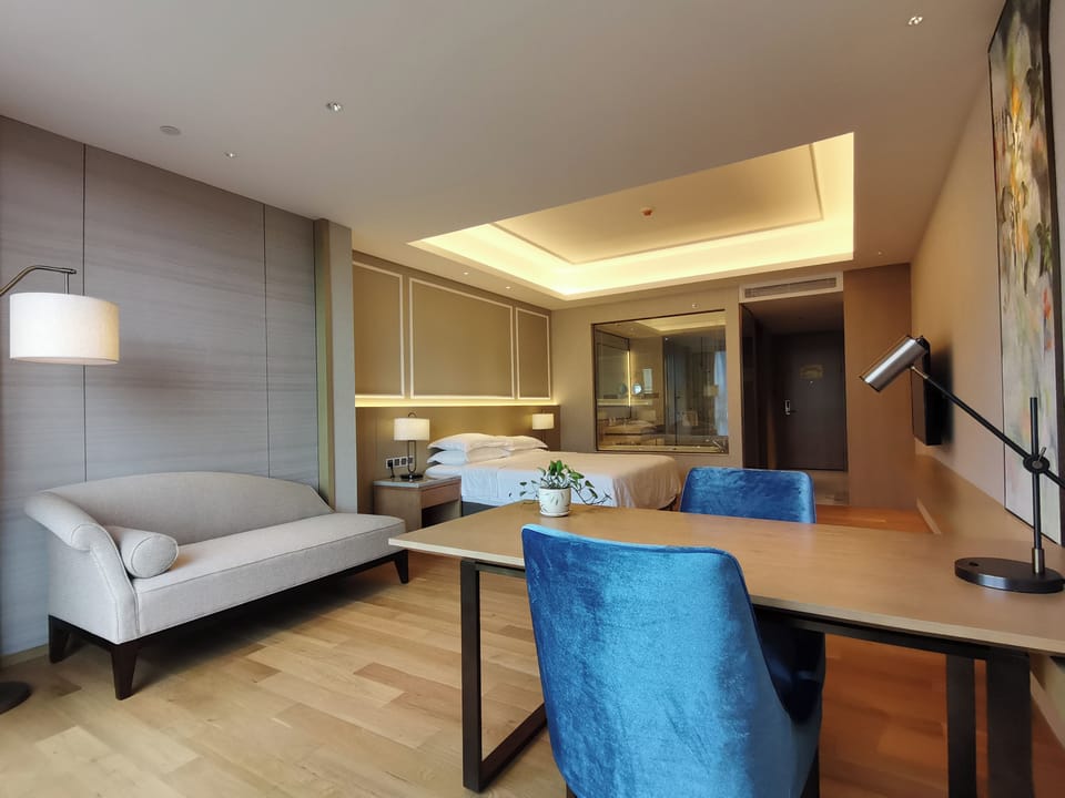 Superior Single Room | In-room safe, desk, blackout drapes, soundproofing