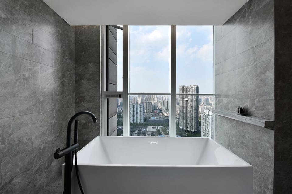 Executive Studio Suite | Bathroom shower