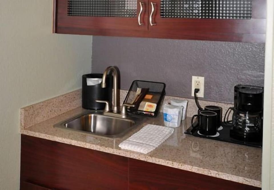 Coffee/tea maker, mini-fridge, microwave