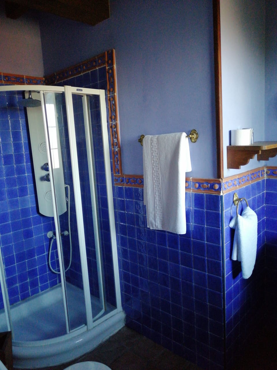 Double Room, Balcony | Bathroom | Shower, rainfall showerhead, free toiletries, towels