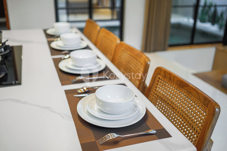 Villa, 2 Bedrooms, Resort View | Dining room