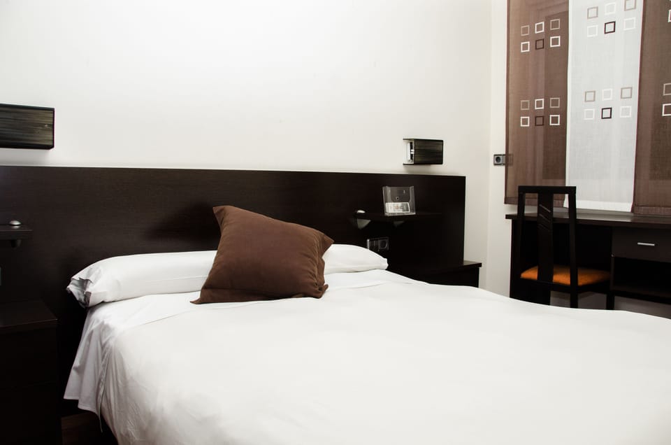 Double or Twin Room | In-room safe, blackout drapes, iron/ironing board, free WiFi