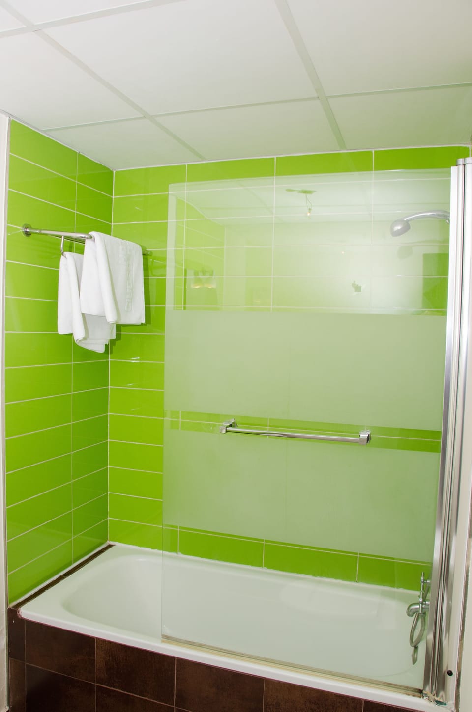 Double or Twin Room | Bathroom | Bathtub, hair dryer, towels