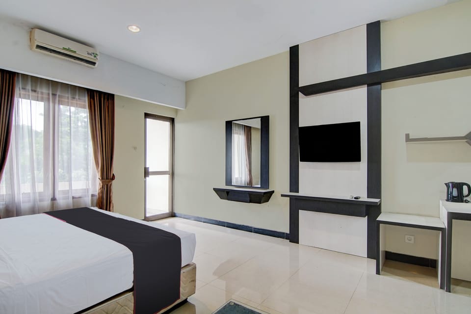 Standard Double Room | Free WiFi, bed sheets