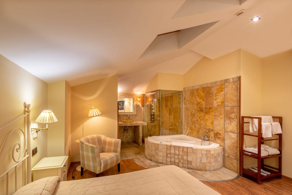 Premium Room | Minibar, in-room safe, desk, free WiFi