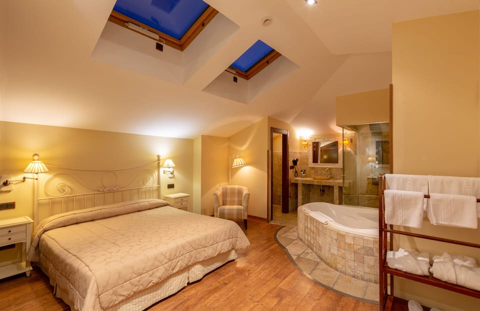 Premium Room | Minibar, in-room safe, desk, free WiFi