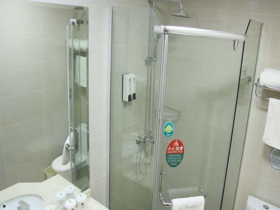 Free toiletries, slippers