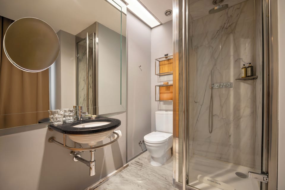Bathroom | Free toiletries, hair dryer