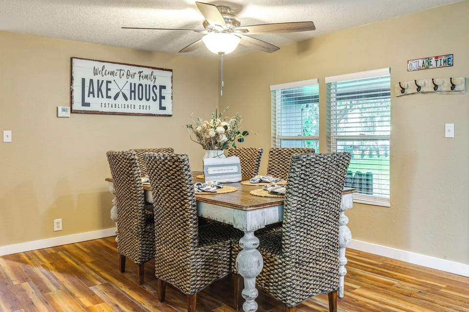 Dining Area | Central A/C & Heating