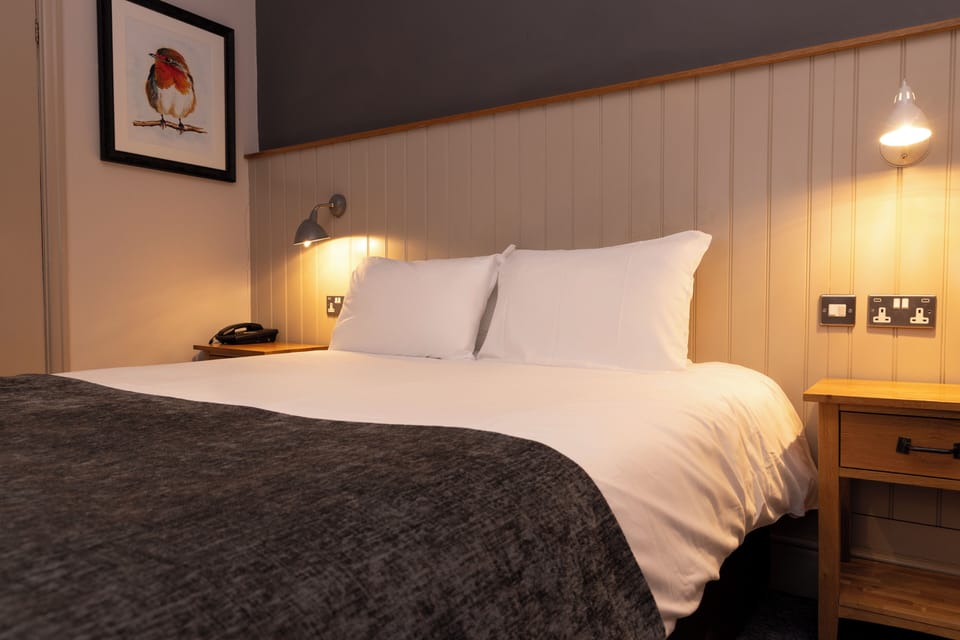 Double Room | Desk, iron/ironing board, WiFi (free), bed sheets