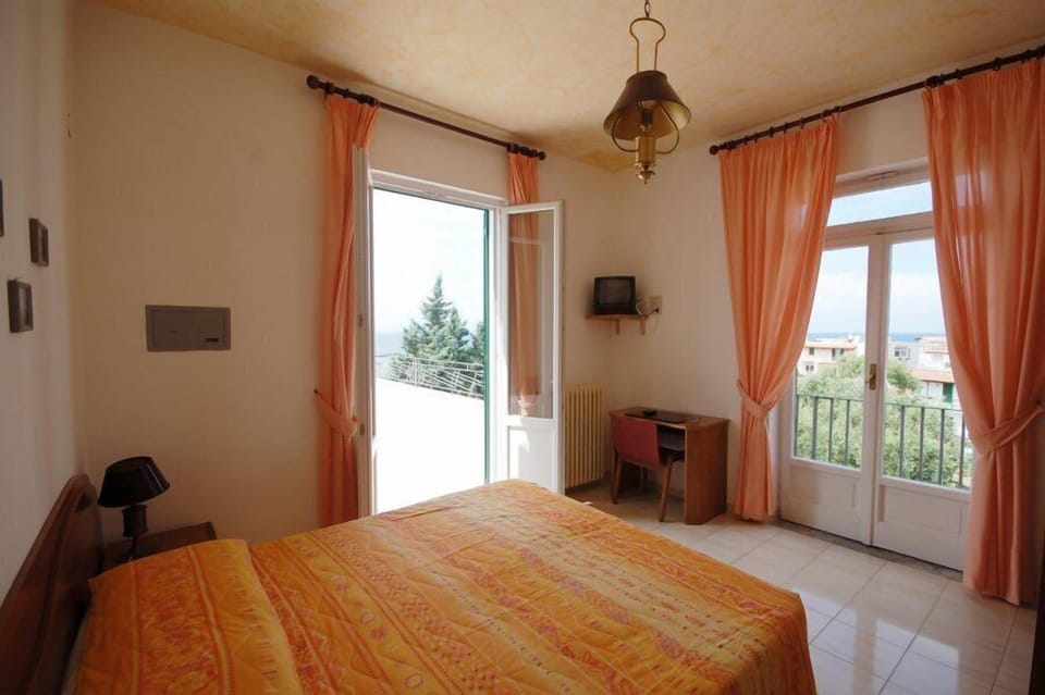 1 bedroom, in-room safe, desk, free WiFi