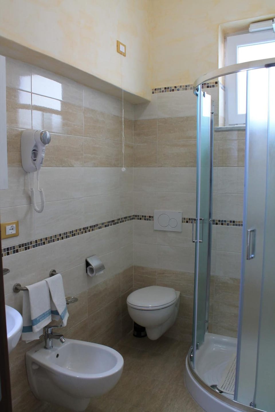 Shower, free toiletries, hair dryer, bidet