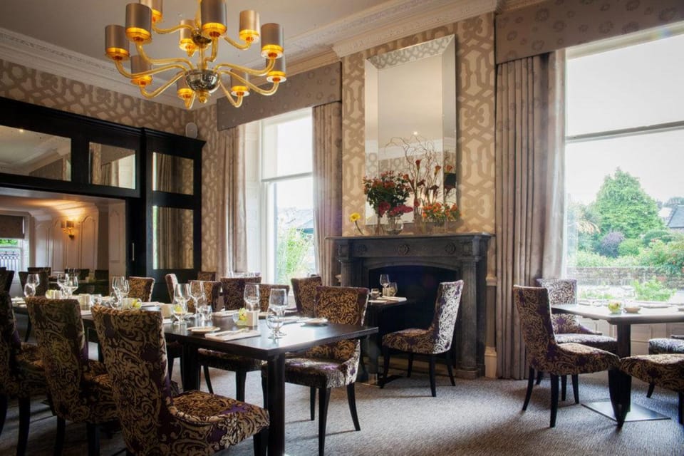 2 restaurants, breakfast, lunch, dinner served; British cuisine