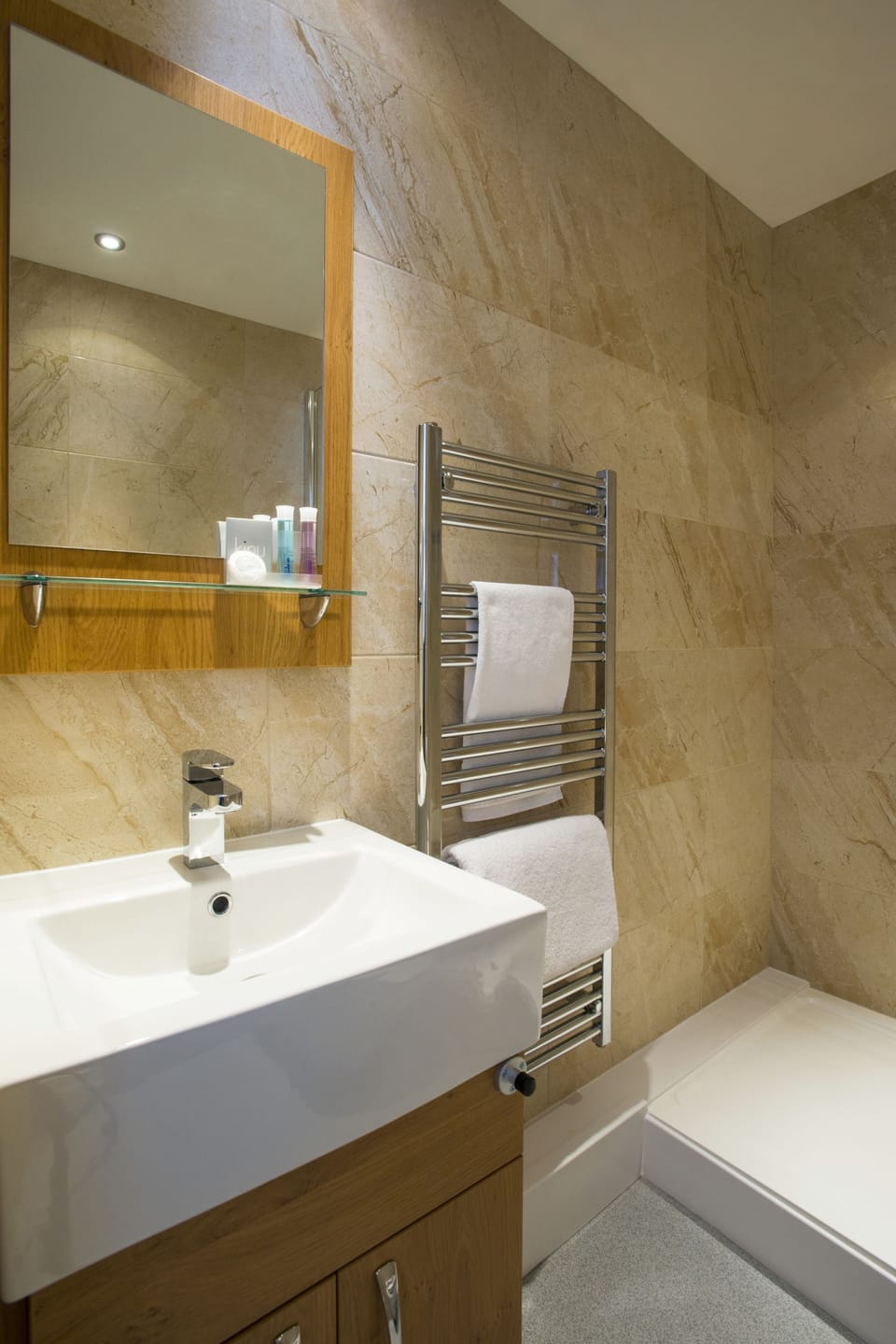 Standard Double Room | Bathroom | Shower, free toiletries, hair dryer, towels