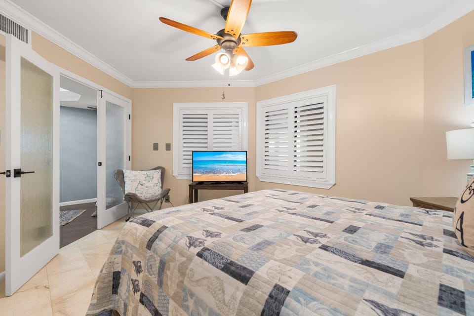 Guest Bedroom with Queen Bed and Smart TV