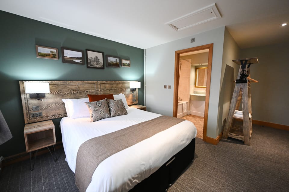 Double Room | Desk, iron/ironing board, free WiFi, bed sheets