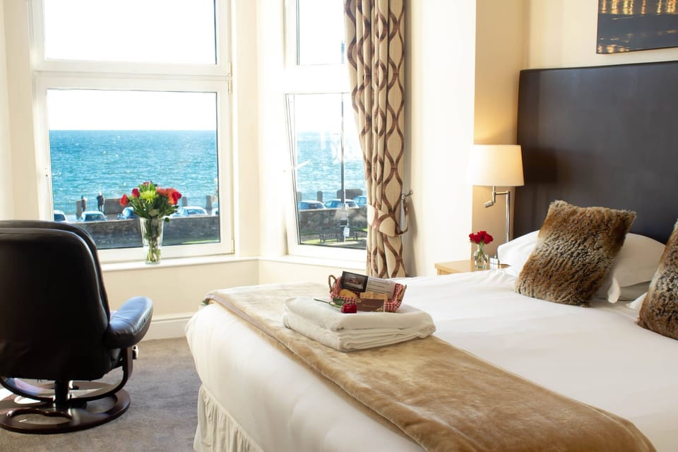 Double or Twin Room, Sea View | Iron/ironing board, free WiFi, bed sheets