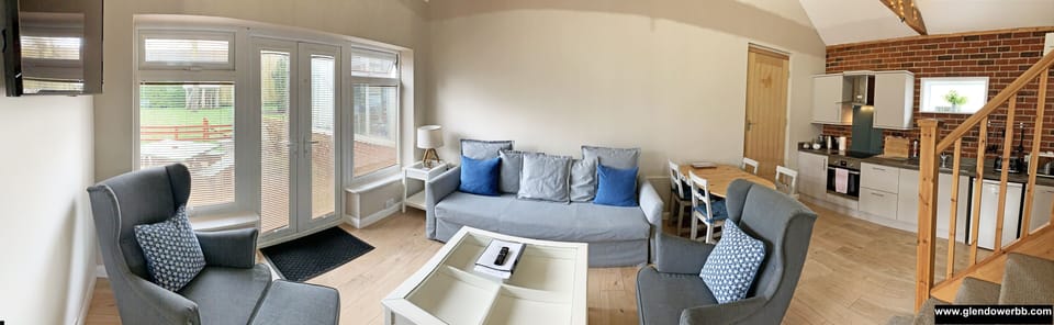Apartment, 2 Bedrooms, Annex Building (Apartment B) | Living area | Flat-screen TV