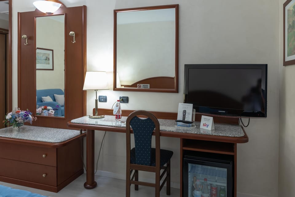 Double or Twin Room | Minibar, in-room safe, desk, soundproofing