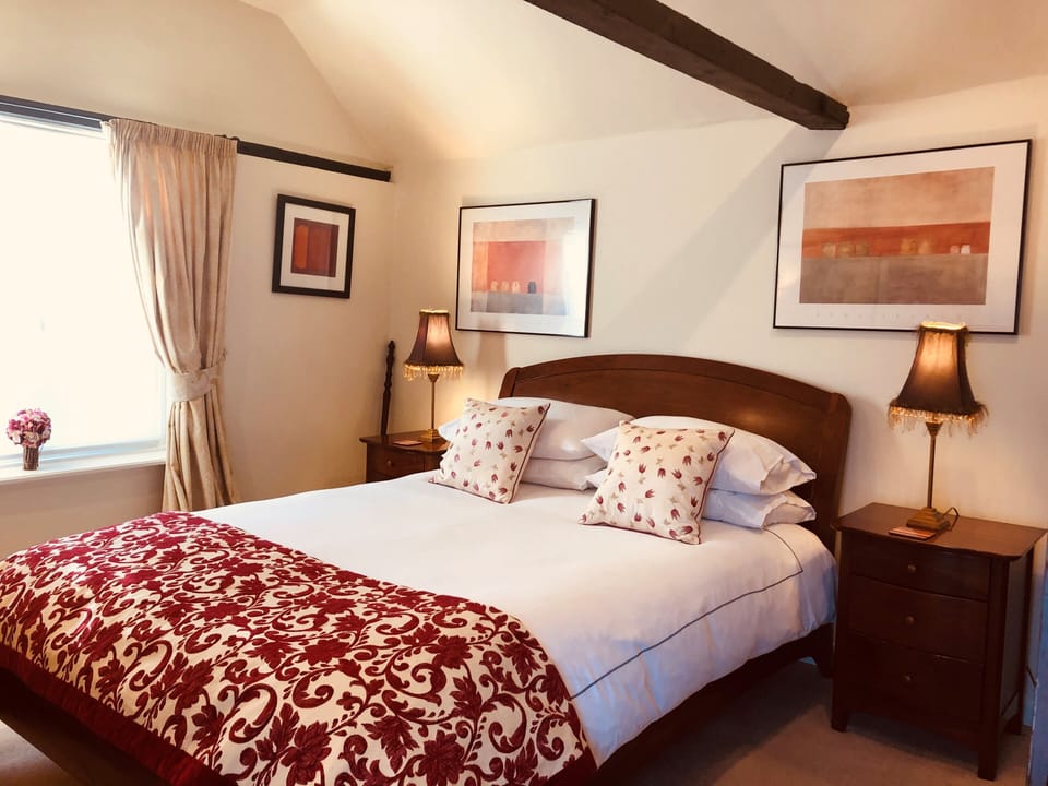 Luxury Cottage, Private Bathroom, Courtyard View | Interior