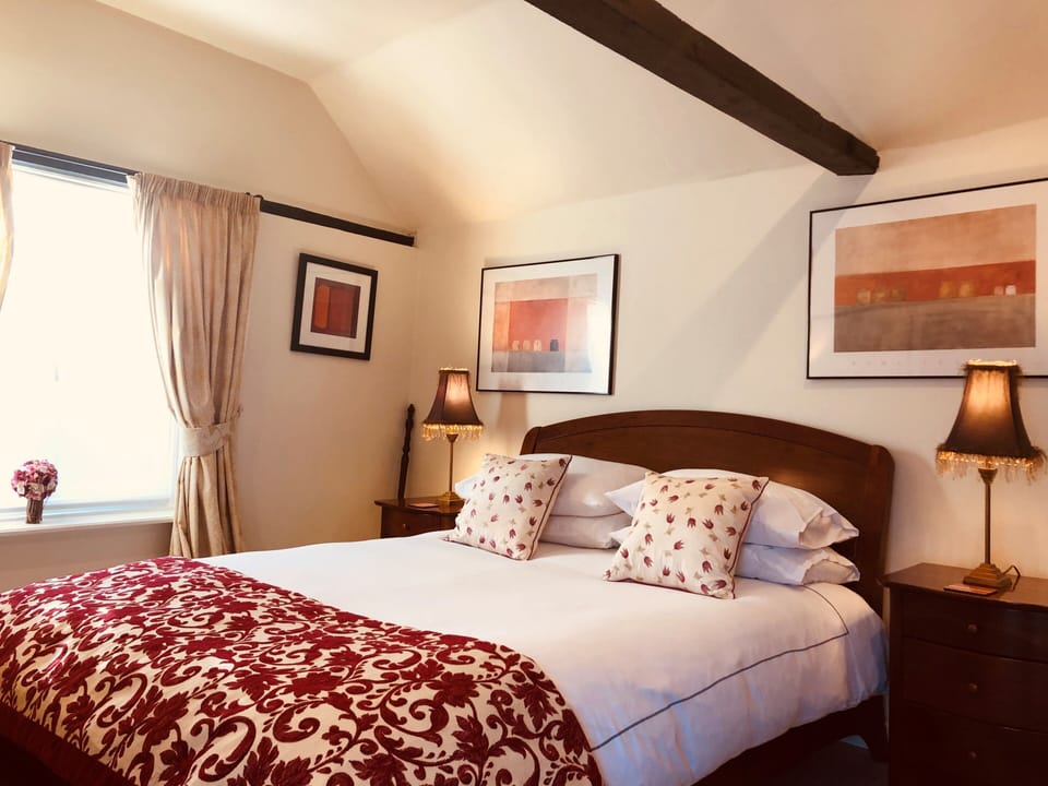 Luxury Cottage, Private Bathroom, Courtyard View