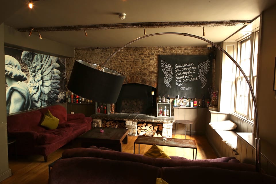 Lobby lounge