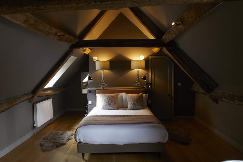 Exclusive Room | Premium bedding, desk, iron/ironing board, free WiFi