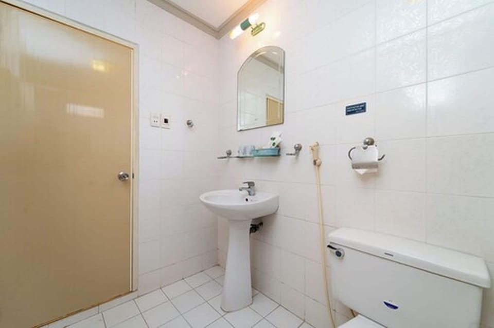 Superior Room | Bathroom | Shower, free toiletries, towels, soap