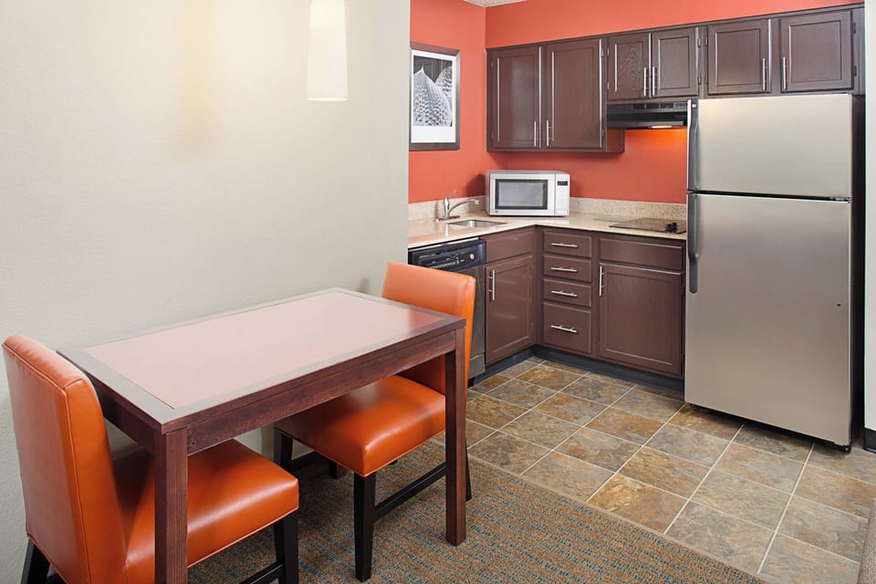 Full-size fridge, microwave, stovetop, dishwasher