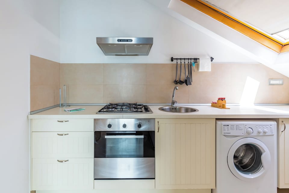 Apartment (2 Bedrooms) | Private kitchen | Oven, stovetop, electric kettle, cookware/dishes/utensils