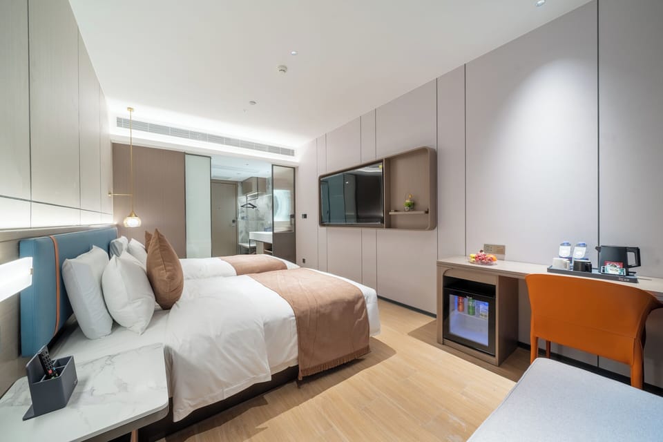 Elite Double or Twin Room | Individually furnished, desk, laptop workspace, free WiFi