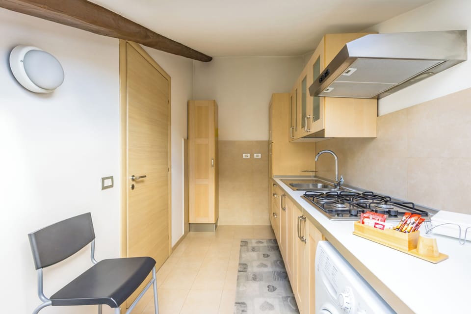 Apartment (2 Bedrooms) | Private kitchen | Microwave, electric kettle