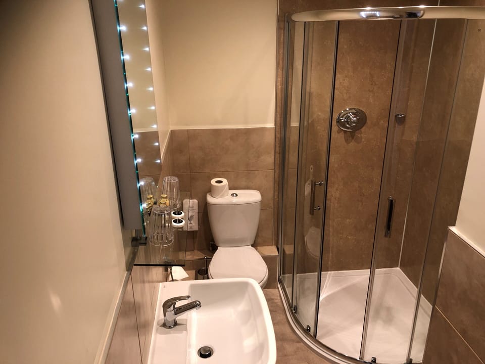 Superior Double or Twin Room, Ensuite, Mountain View | Bathroom