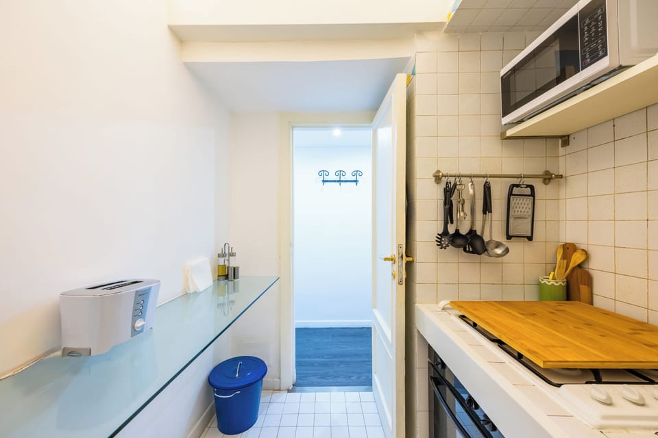 Apartment (1 Bedroom) | Private kitchen | Microwave, oven, electric kettle