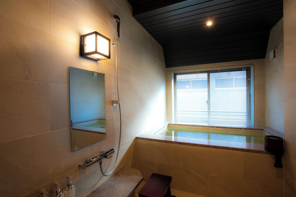 Standard Room | Bathroom | Separate tub and shower, deep soaking tub, free toiletries, hair dryer