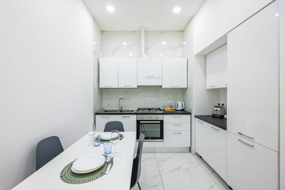 Apartment (3 Bedrooms) | Private kitchen | Oven, stovetop, espresso maker, electric kettle