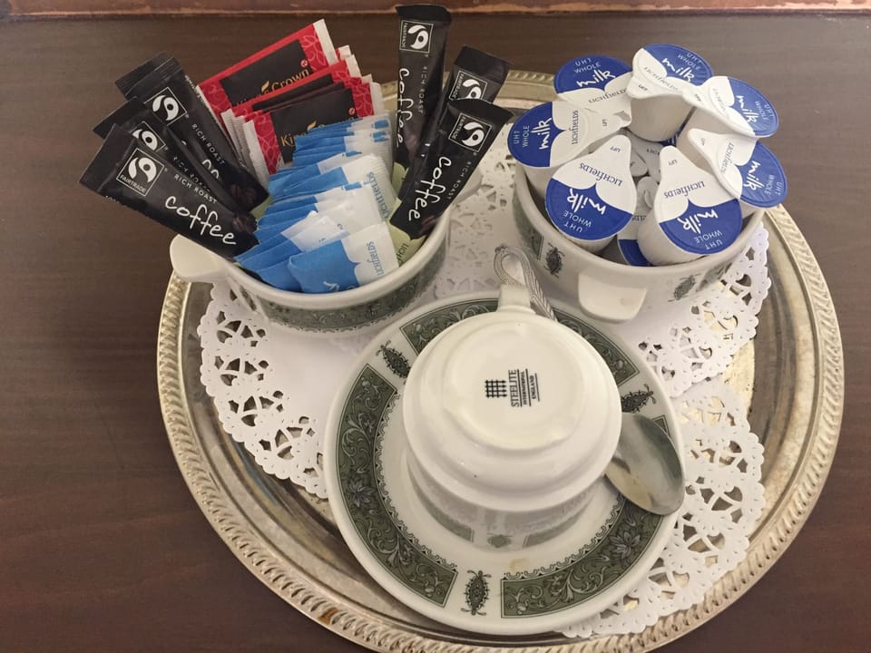 Single Room, Shared Bathroom | Room amenity