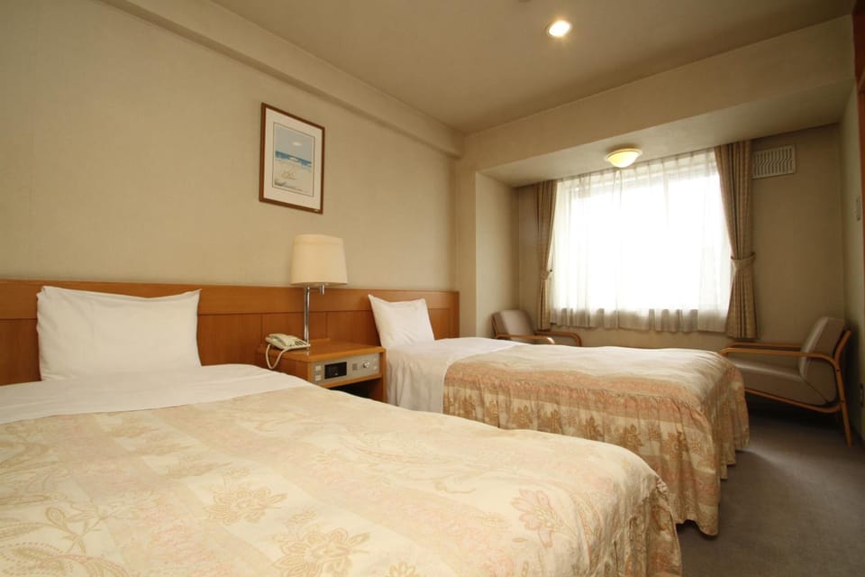 Premium bedding, in-room safe, desk, iron/ironing board