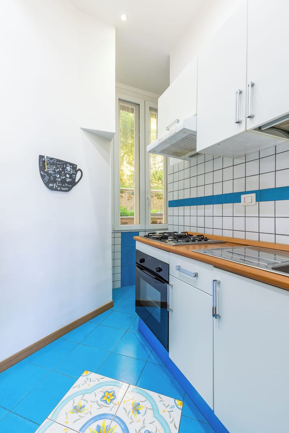 Apartment (0 Bedroom) | Private kitchen | Oven, electric kettle