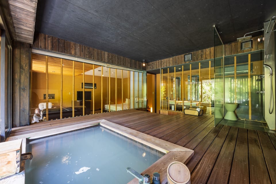Separate tub and shower, spring water tub, free toiletries, hair dryer